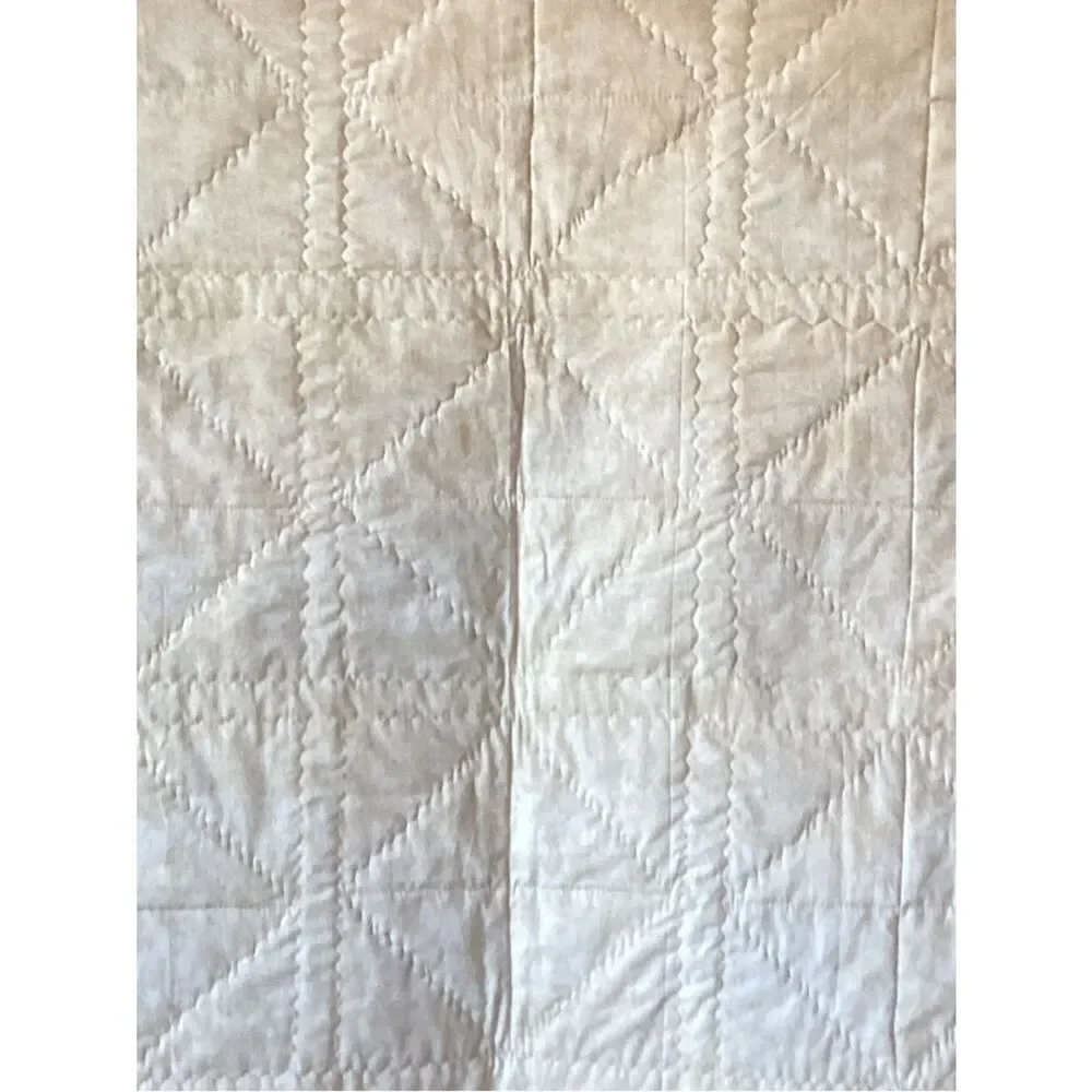 NWT. Hand Crafted Star Bees Quilt